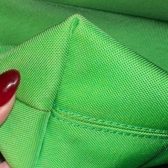 DOONEY & BOURKE Vibrant Green Crossbody Bag! Sturdy Leather In Great Condition! - Picture 9 of 14